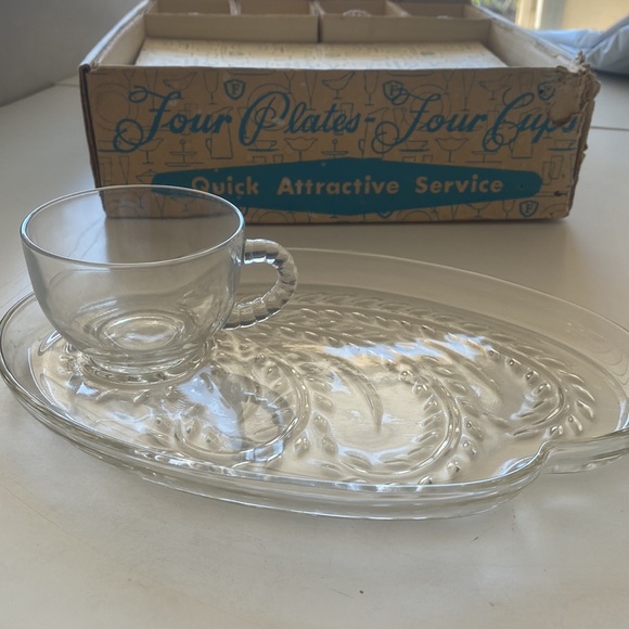 Federal glass co snack plate and mugs set. Clear glass - Picture 2 of 13